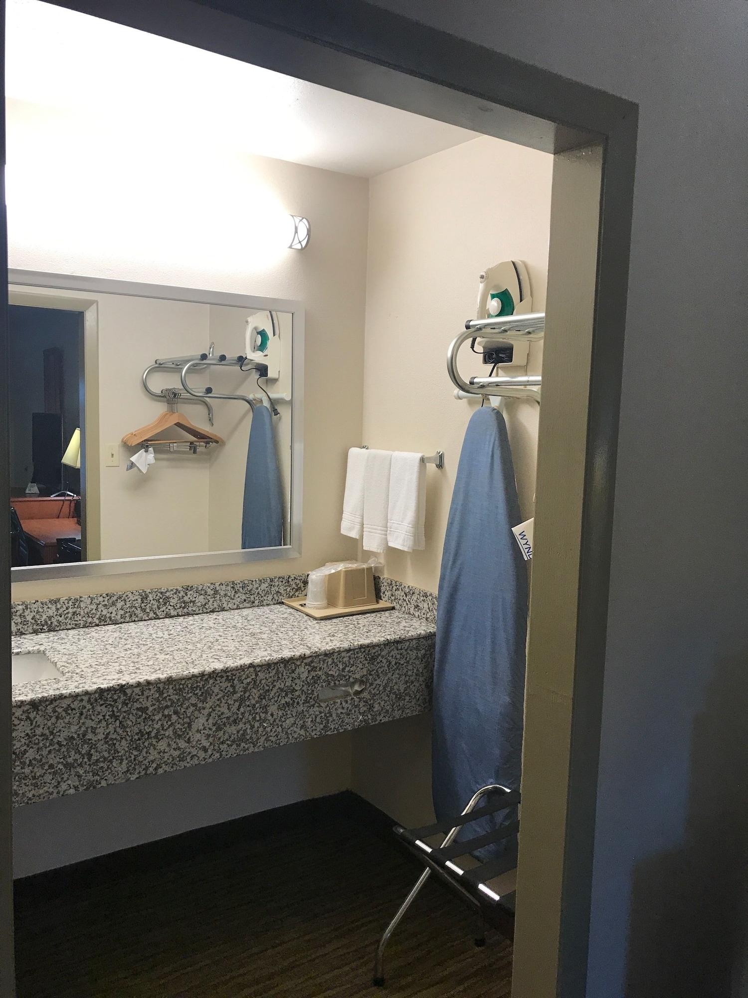 Hotel Super 8 By Wyndham Cave 3*