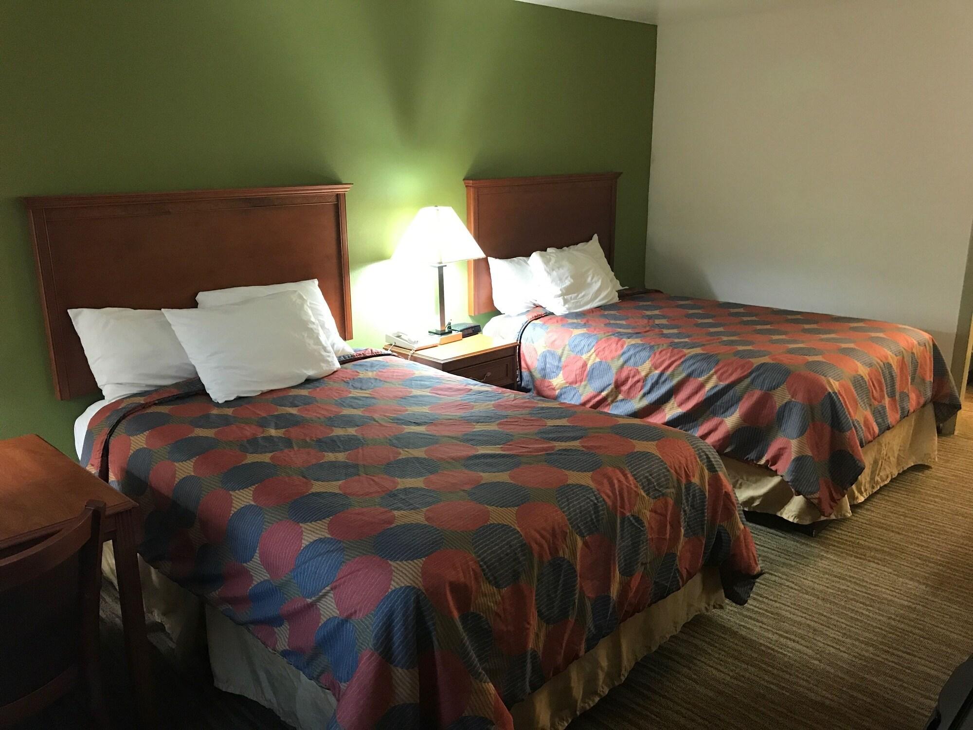 Super 8 By Wyndham Cave 3*