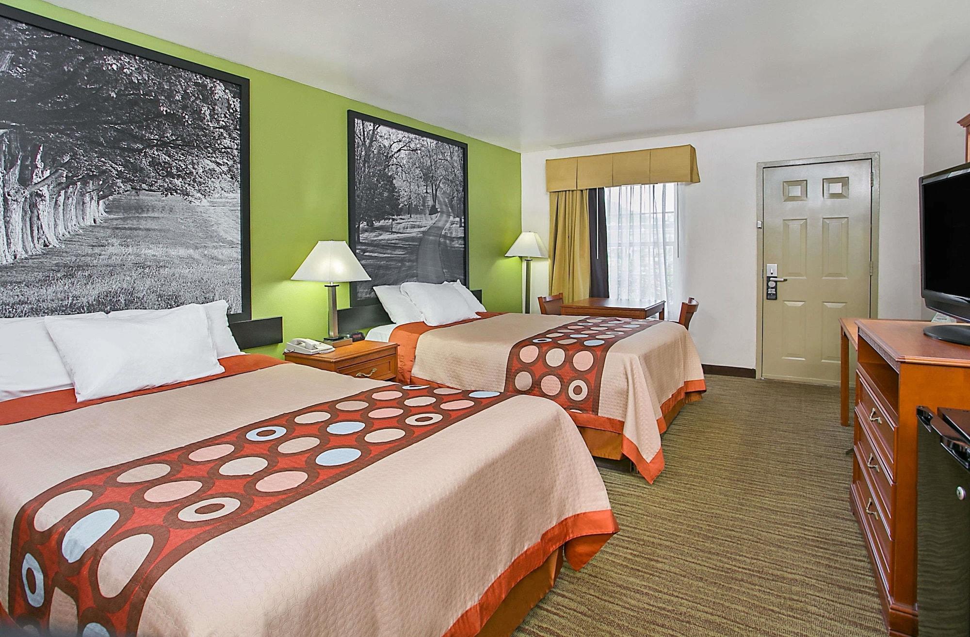 Hotel Super 8 By Wyndham Cave Cave City