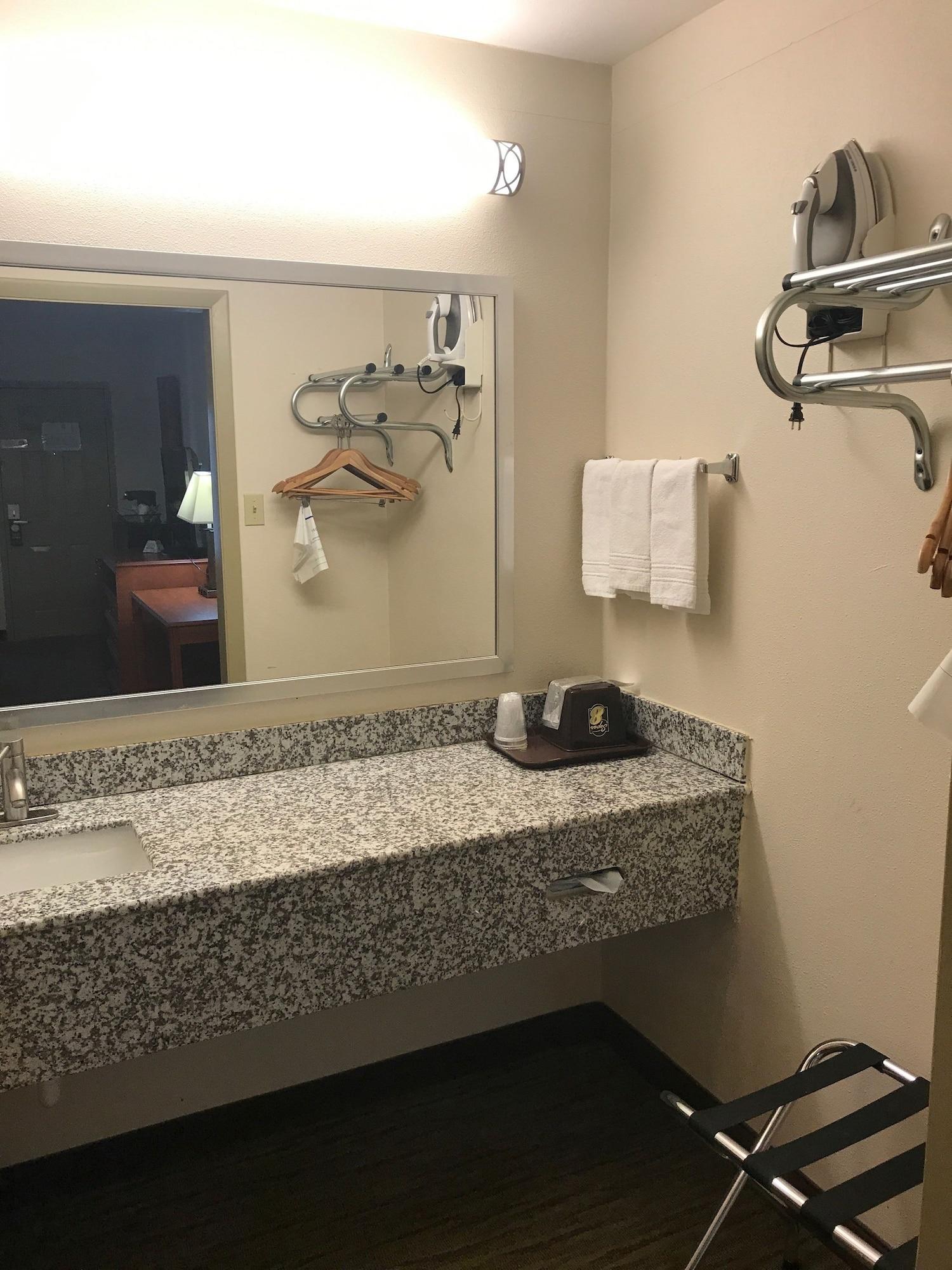Hotel Super 8 By Wyndham Cave 3*
