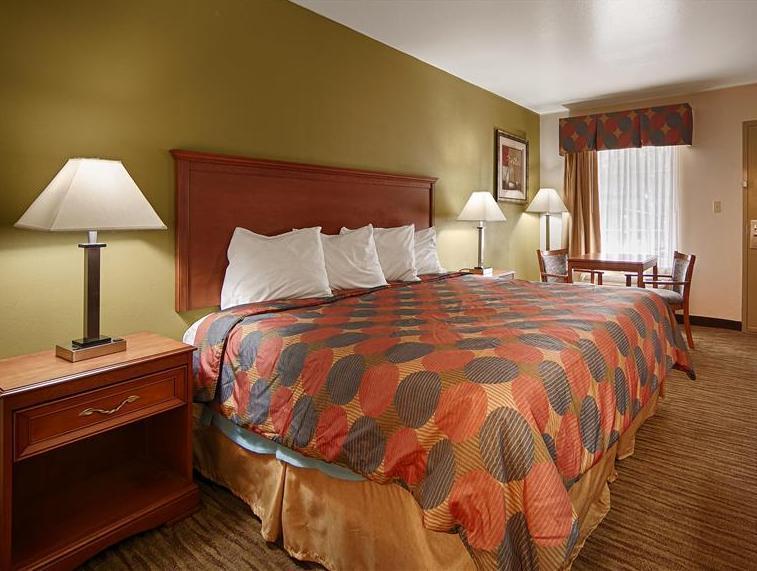 Super 8 By Wyndham Cave Hotel