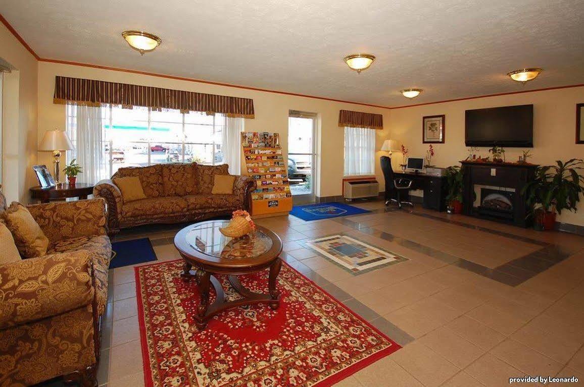 Super 8 By Wyndham Cave Hotel
