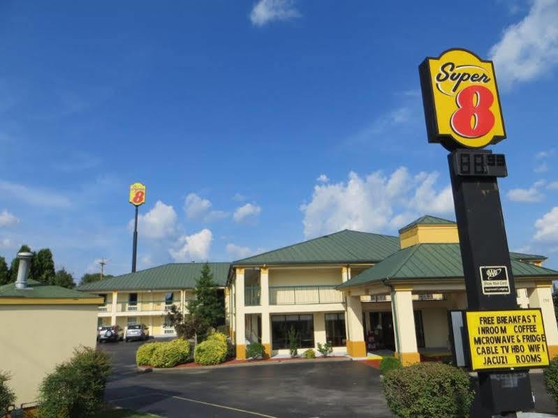 Super 8 By Wyndham Cave Hotel