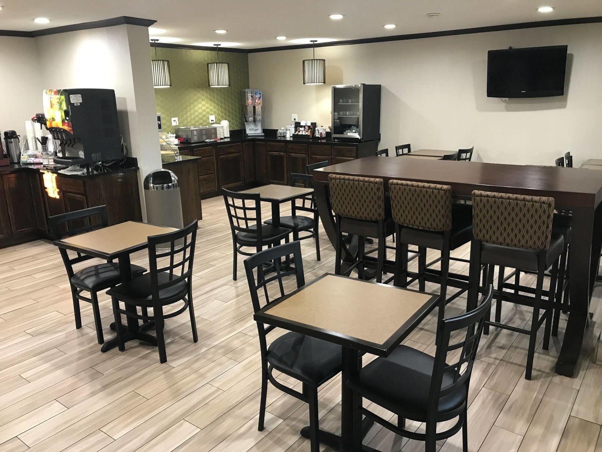 Super 8 By Wyndham Cave 3*